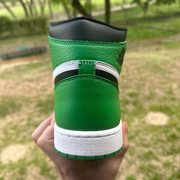 Air Jordan 1 Retro High OG - Picture 7 of 15